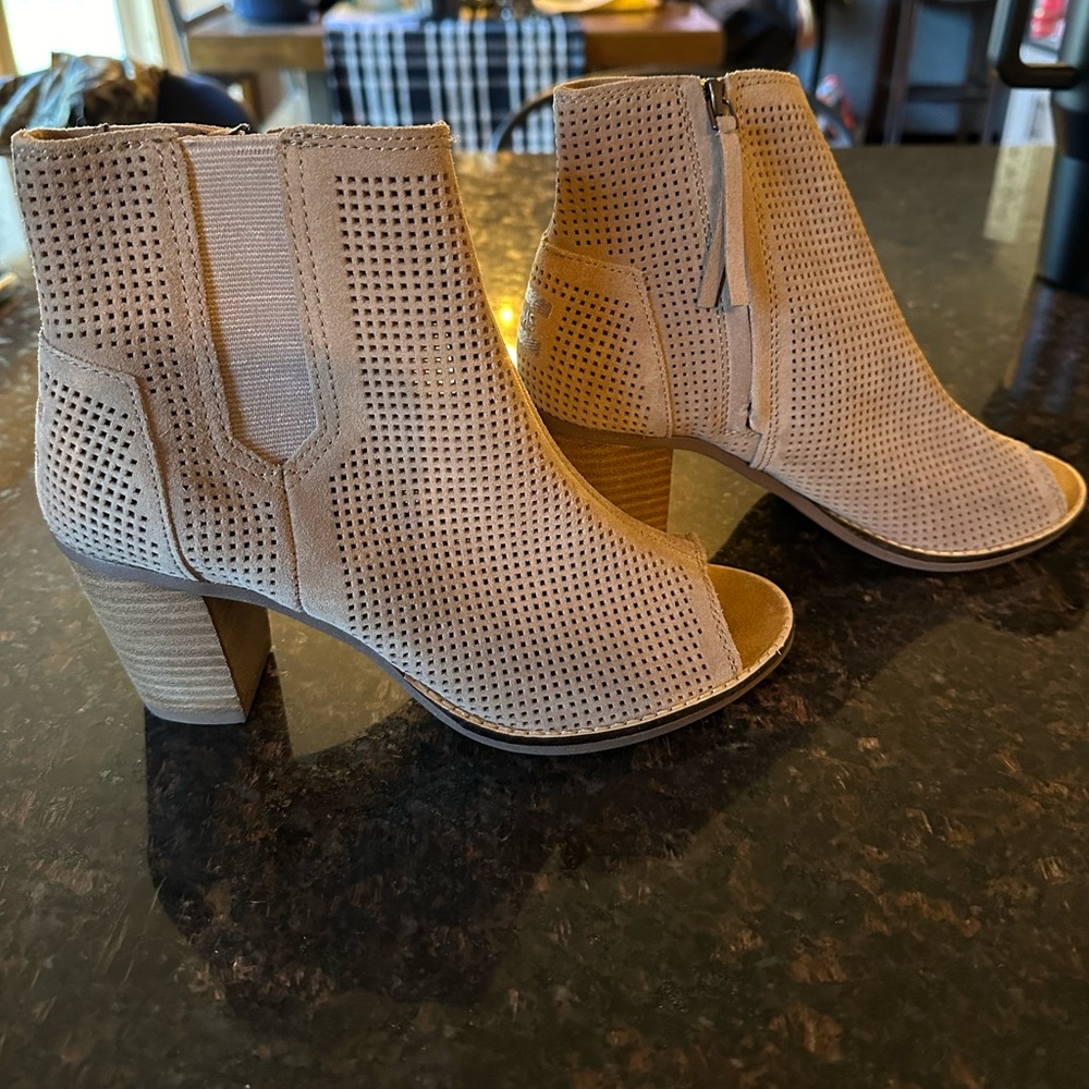 TOMS open toe heel boot